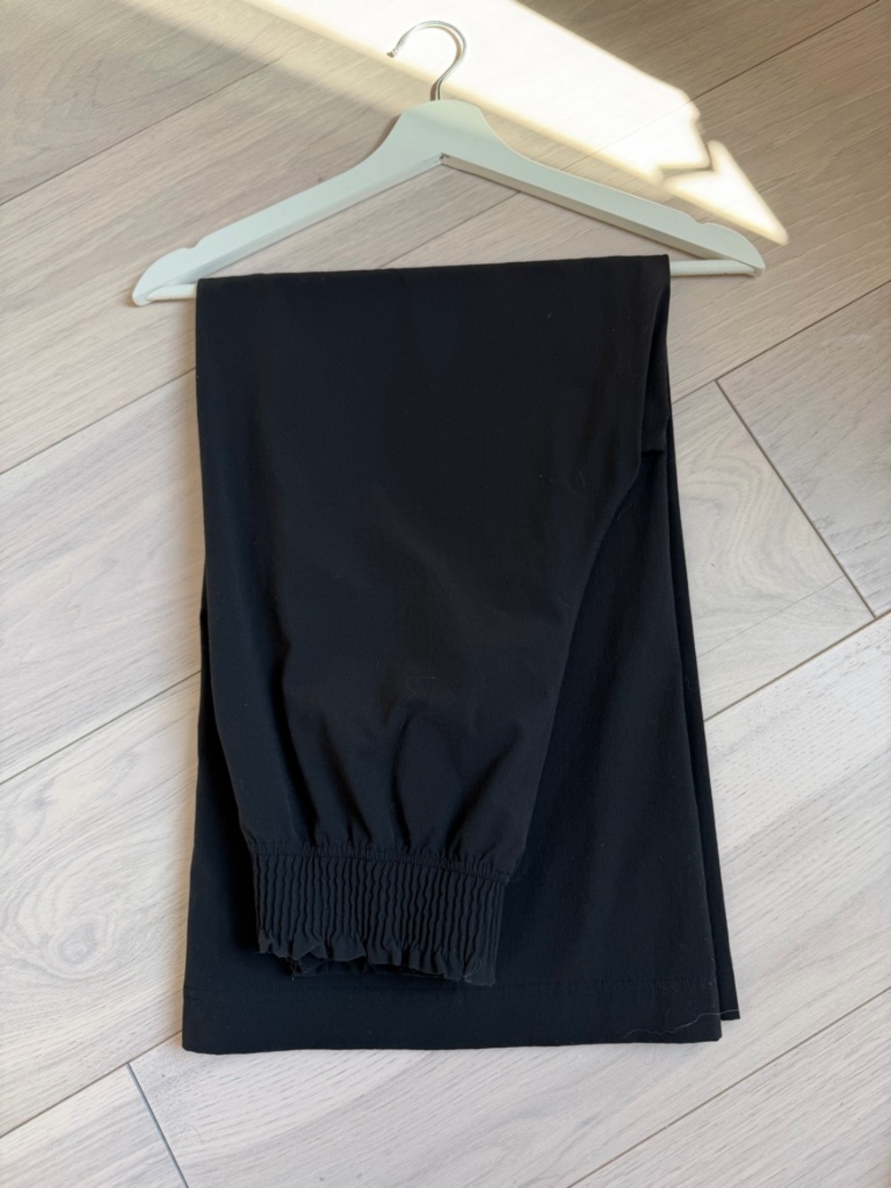 [Lululemon] Ruffle-Waist Wide-Leg Crop Pant 25" Stretch Woven Black in XXS